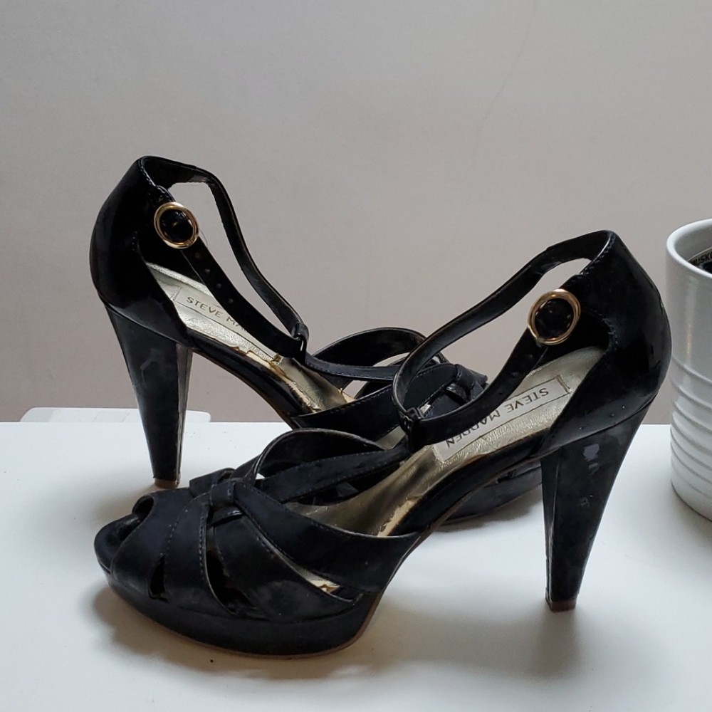 Black patent 4 inch heels